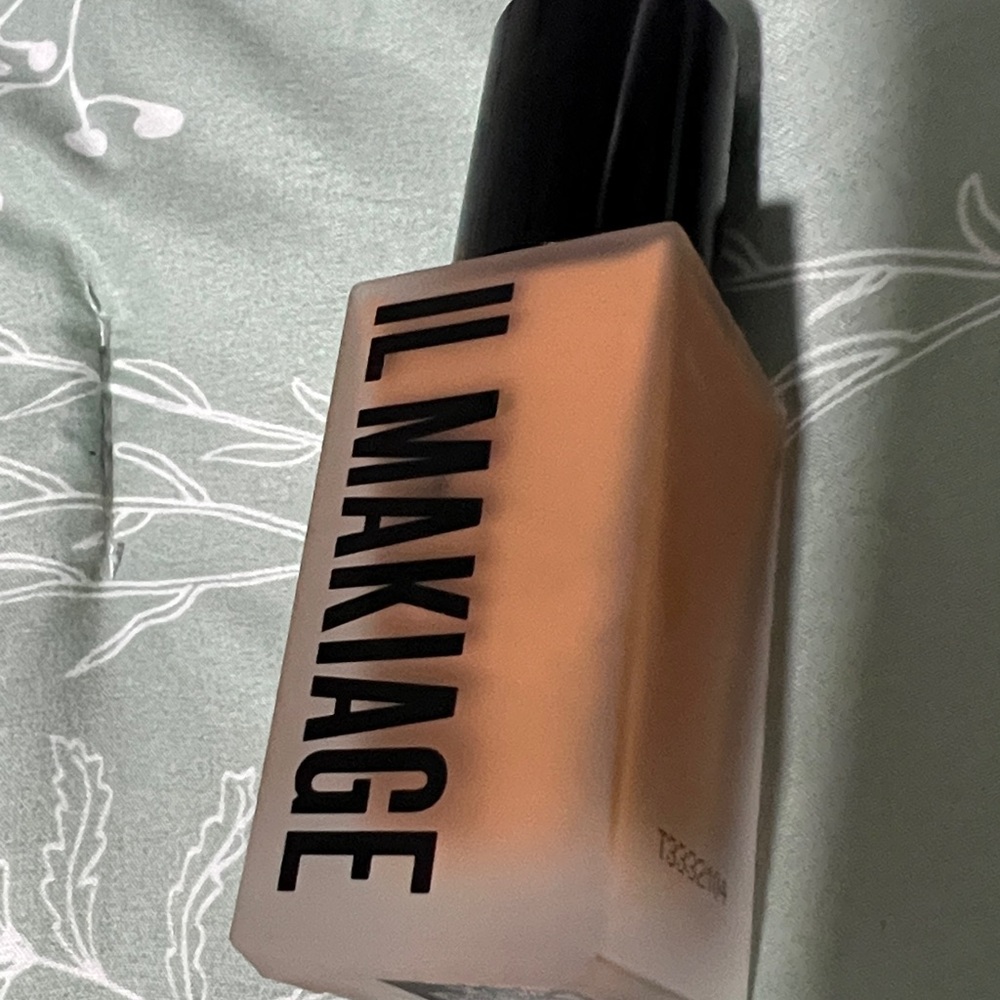 IL MAKIAGE Foundation - Warm Beige Shade 155